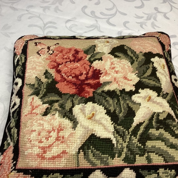 VTG   Needlepoint Pillow  Petit  point  FLORAL x🥰14” by 14” - Picture 10 of 13